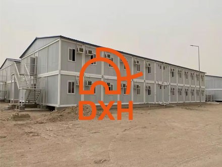 Installations d'hébergement et d'assainissement modulaires à déploiement rapide en Irak