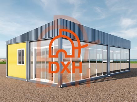 Étude de cas : Bar-container en bord de mer avec portes coulissantes à rideau